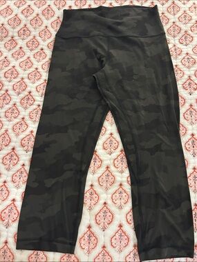 Lululemon Women’s Dark Green Camo Capri Leggings